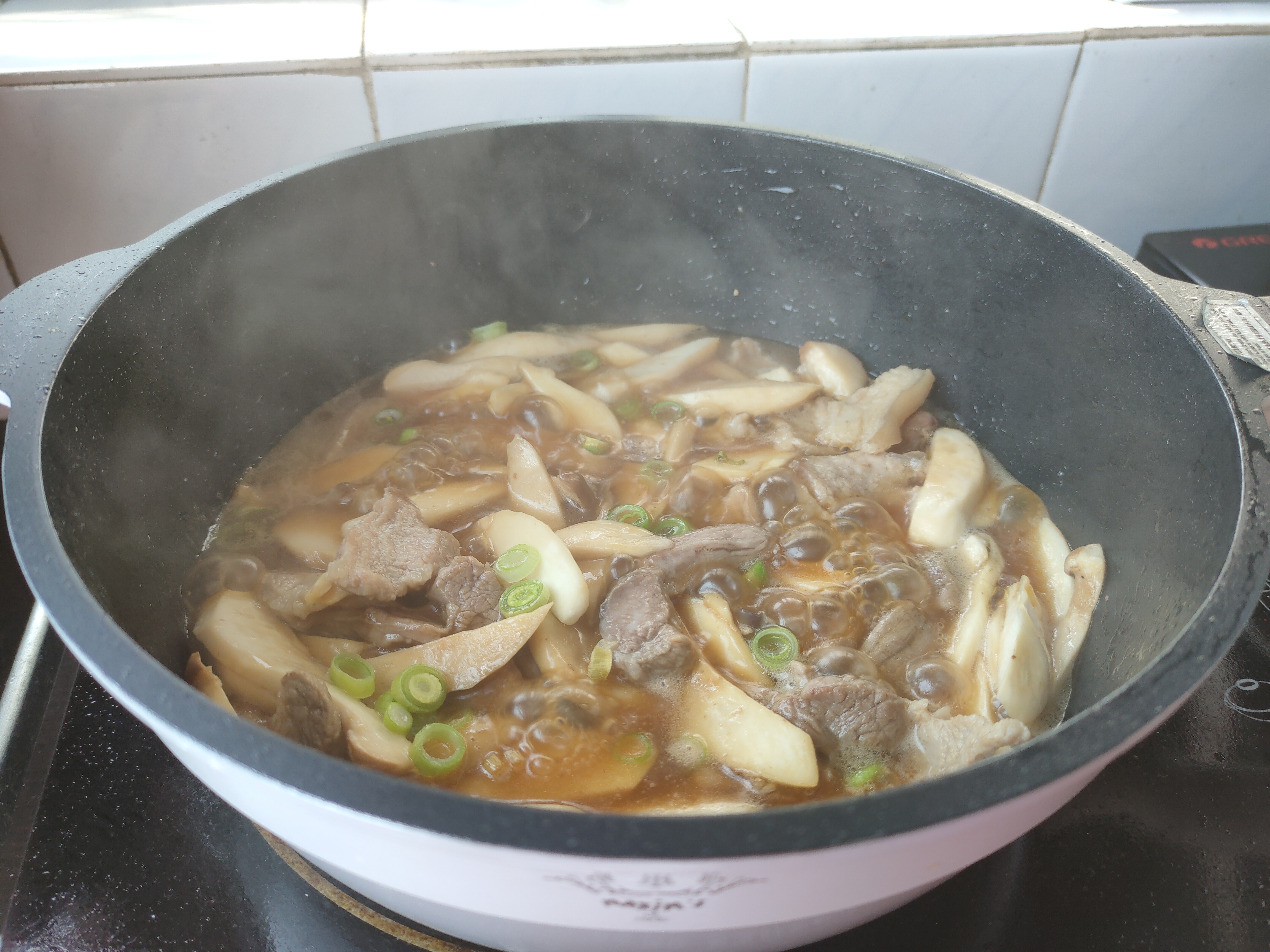 家常鸡腿菇炒肉，营养美味，下饭又解馋，家人都爱吃