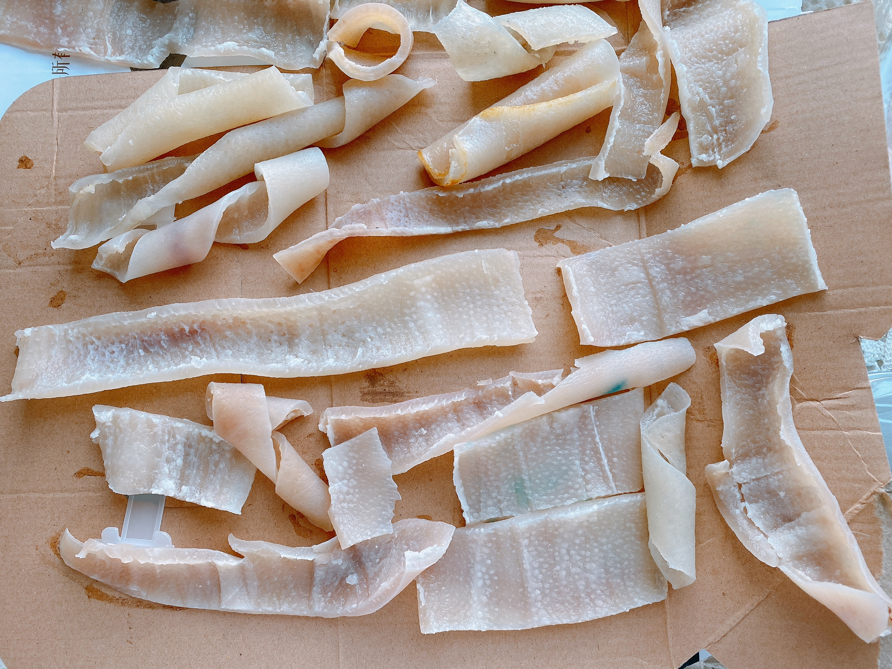 猪皮不要熬猪皮冻了，老妈几十年的做法，色泽金黄起大泡，不肥腻