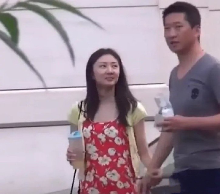 周杰的老婆和孩子照片 周杰隐婚生子老婆刘虹个人资料照片揭秘