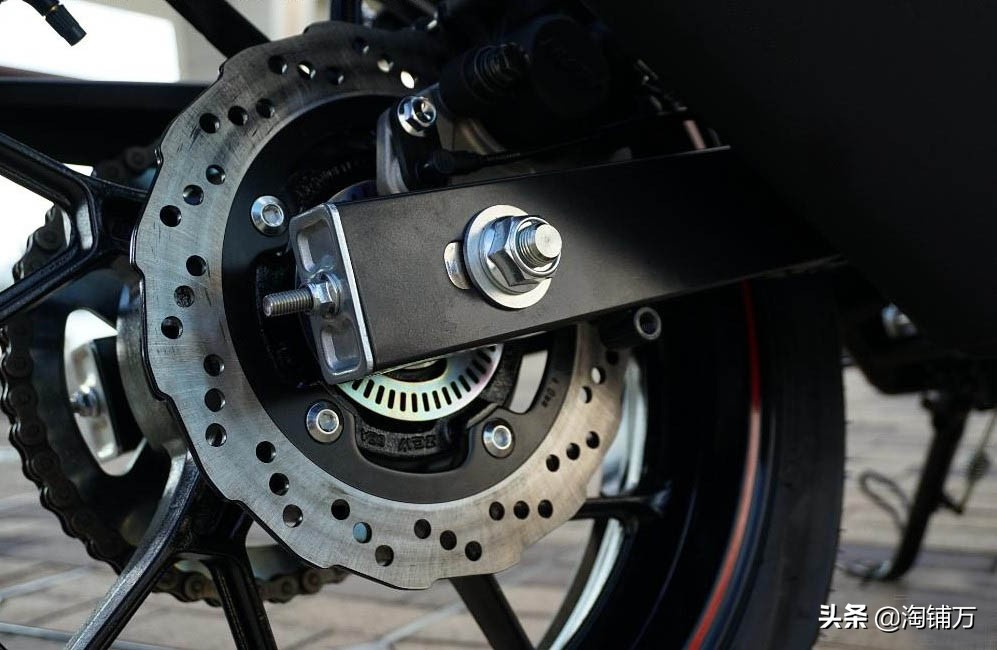 国内最畅销的250“跑车”铃木GSX-250R实拍解析
