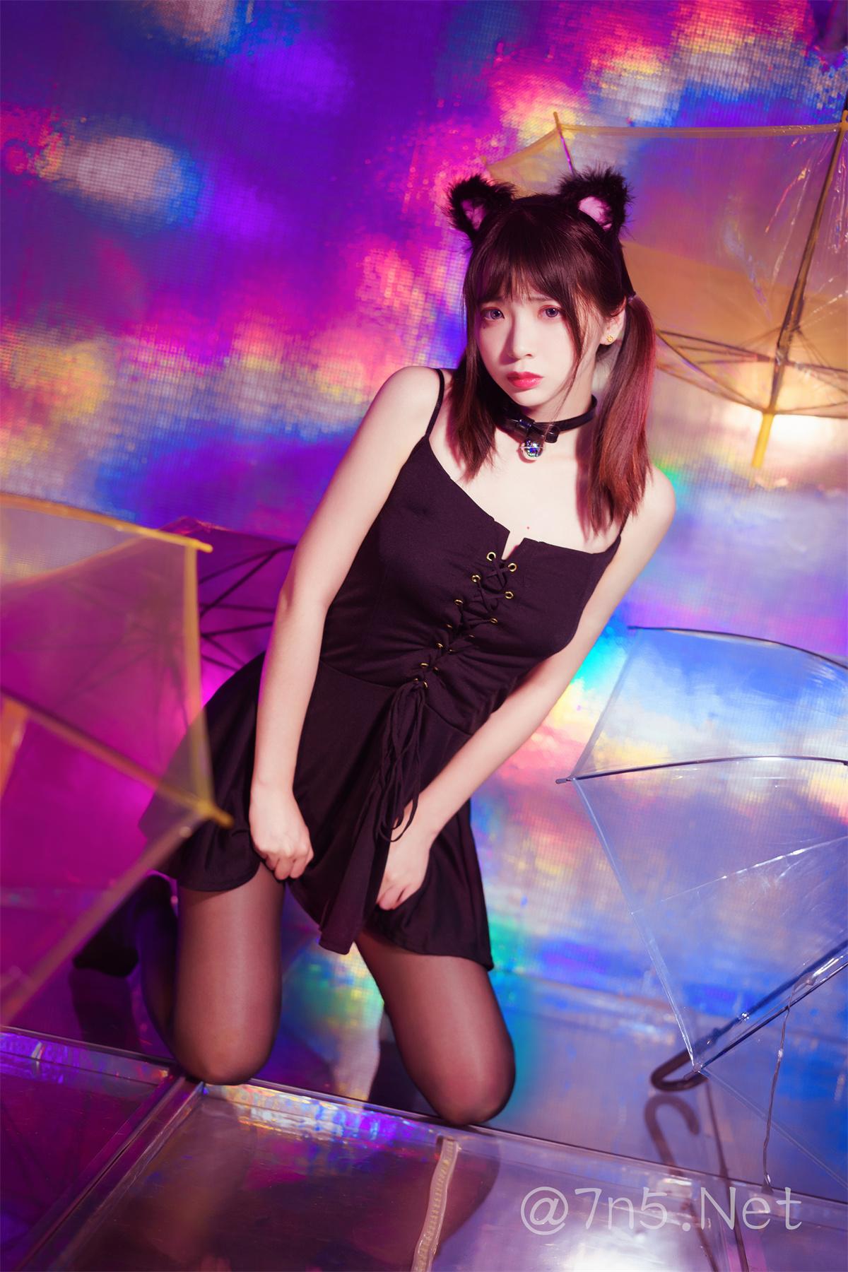 网络红人@疯猫ss 丝袜狂想曲(光)[34P/361.18MB]