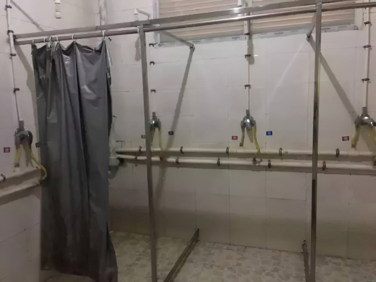 武汉中小学寄宿学校大pk，从免学费到近20万/年，你会怎么选？