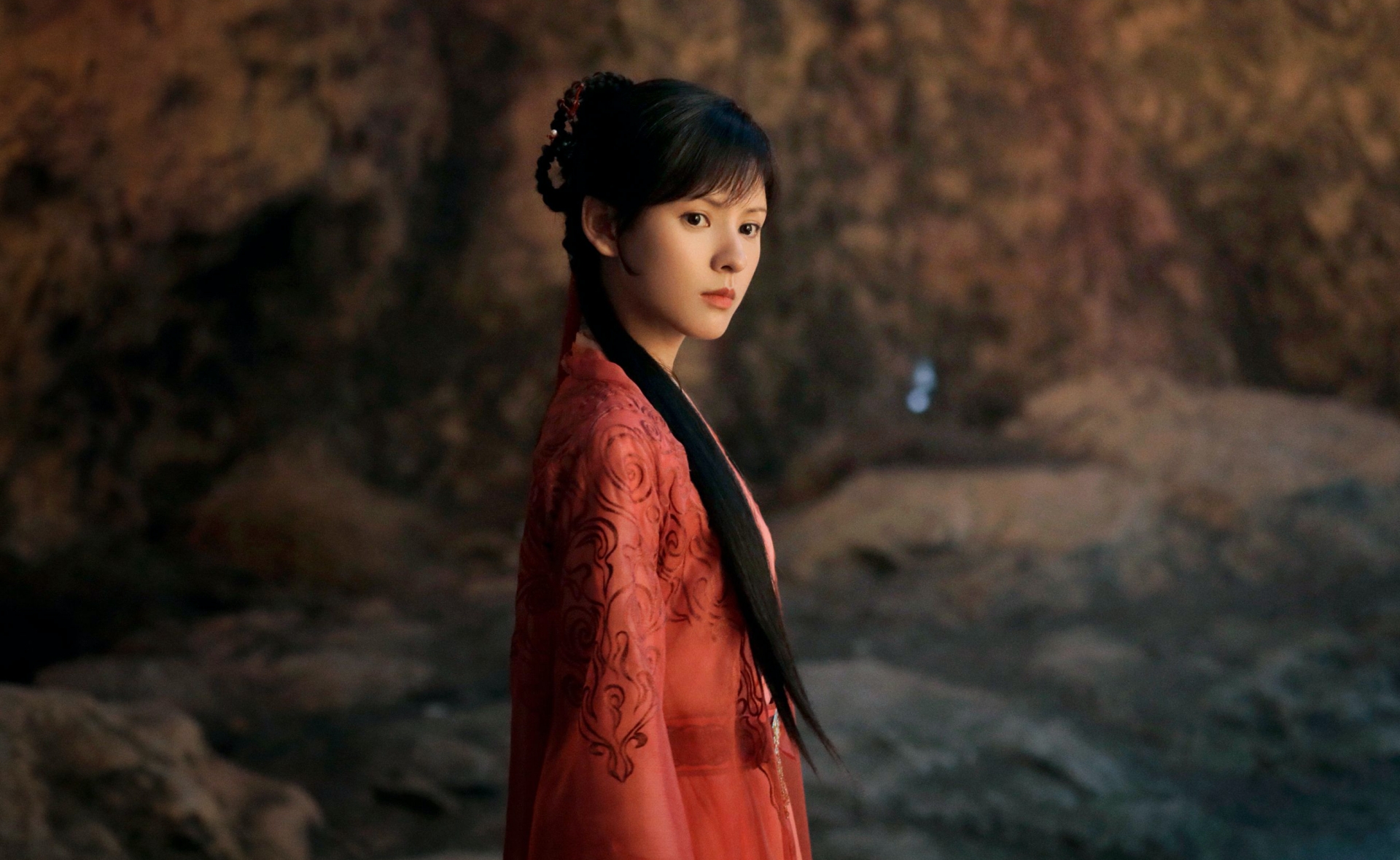 《琉璃》玲珑扮演者张予曦,从网红到演员,从倍受质疑到得到肯定_轮胎