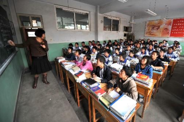 中小学英语踢出主科行列呼声变高，是否真的实现？官方回应来了