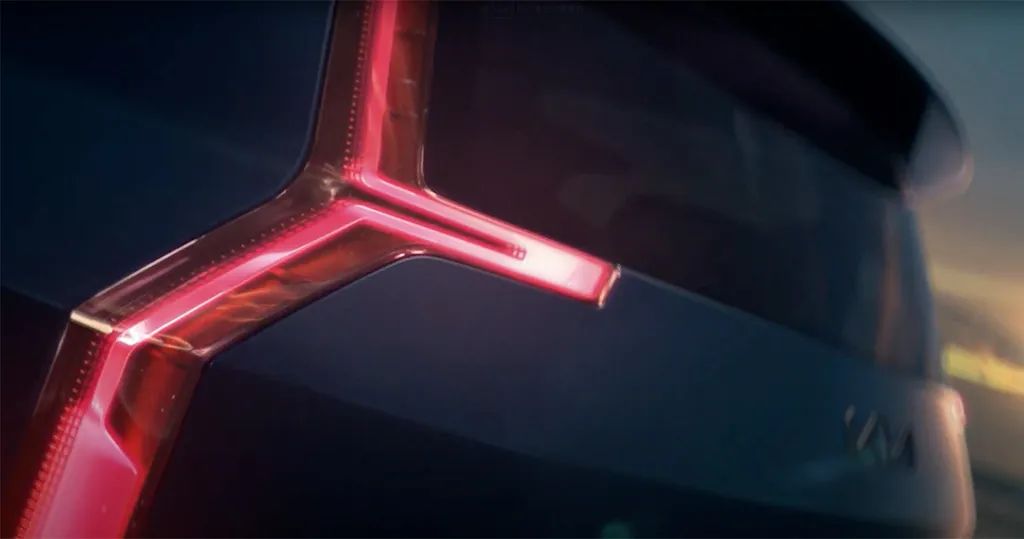 「汽车V报」小鹏全新SUV预告图发布；新款吉利缤越PHEV上市-20211112-VDGER