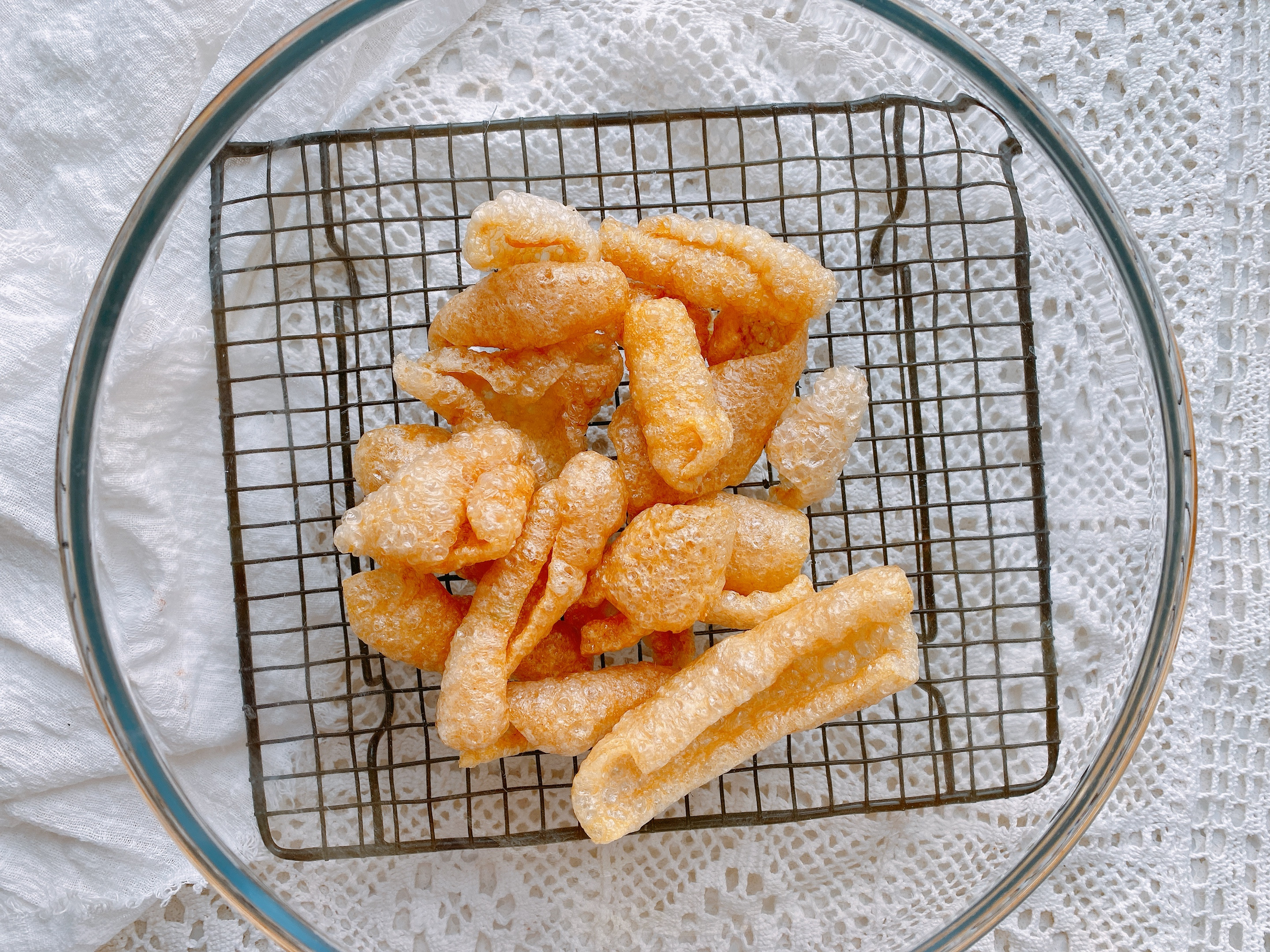 猪皮这样做太香了，加点白菜，吸饱汤汁咸香入味，爽滑劲道超下饭