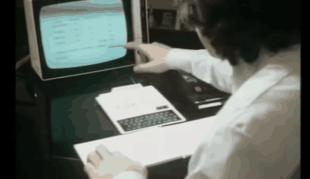 这个大佬把价格打下来后，有几百万人用上了电脑