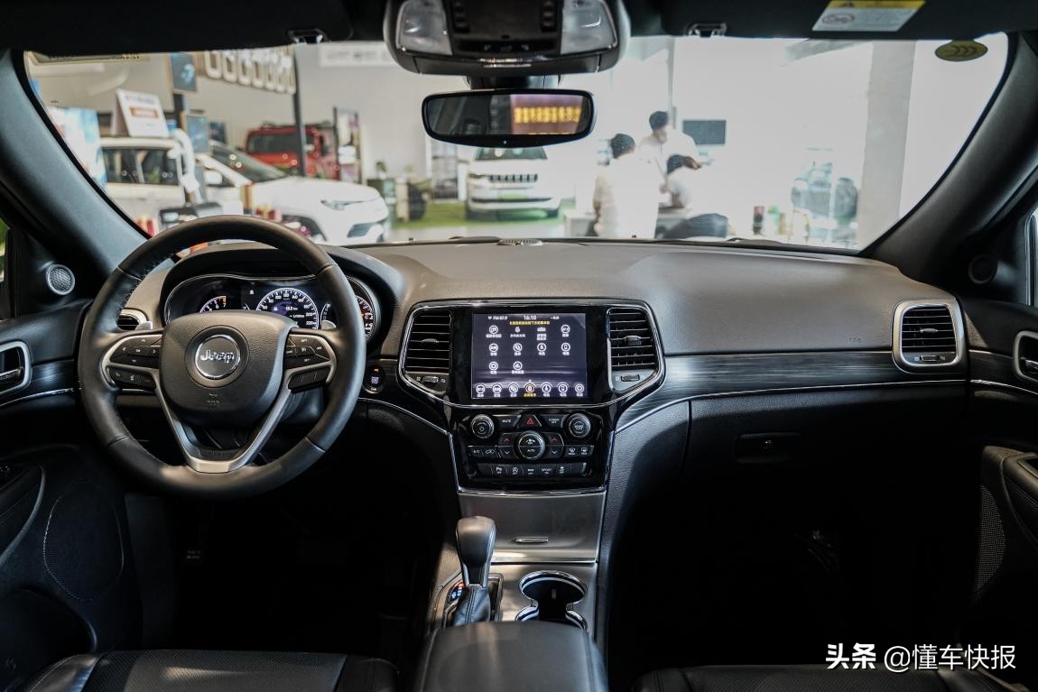 懂车探店：专业四驱搭配V6动力，40万即可入手进口Jeep大切诺基？