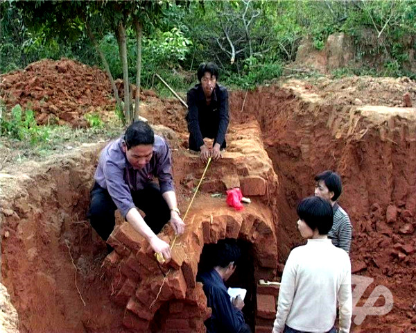 一段历史的重现——考古新发现：漳浦石榴东晋古墓