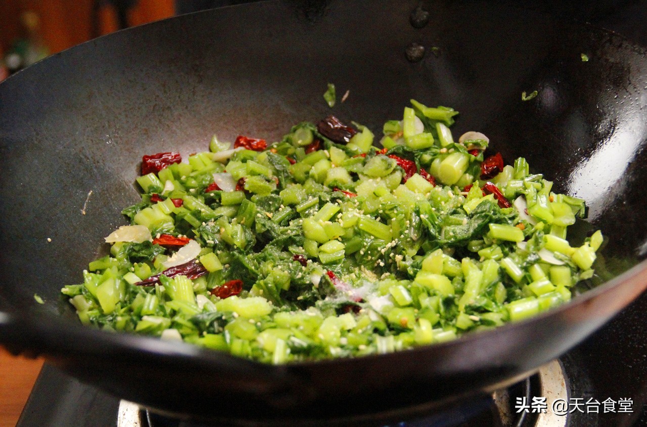 芥菜这样做真好吃，给肉都不换，这一餐我只花了3元钱