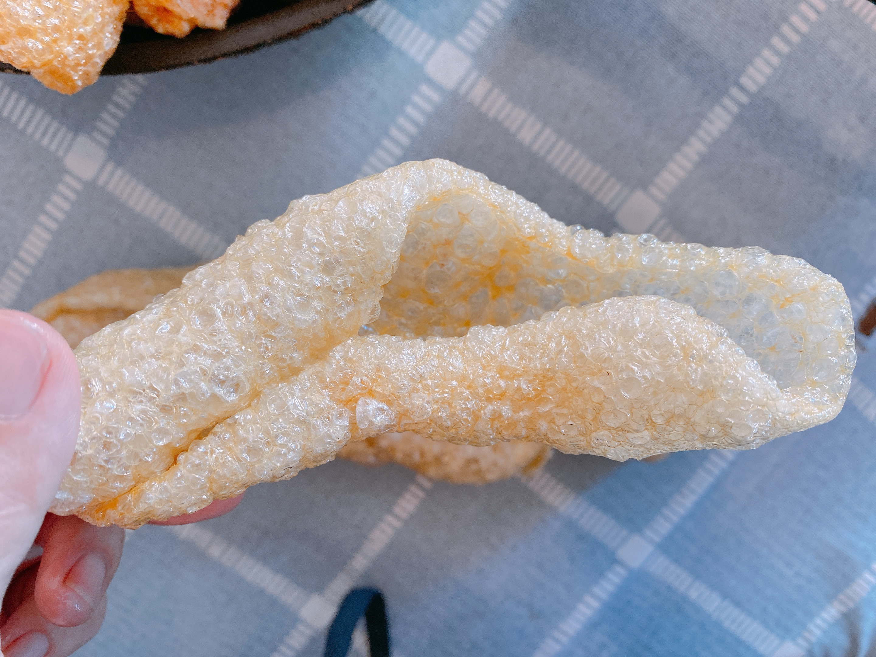 猪皮不要熬猪皮冻了，老妈几十年的做法，色泽金黄起大泡，不肥腻