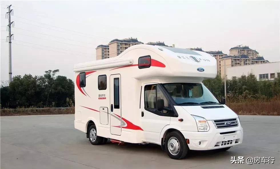 可上京牌的柴油车，六座五卧，趣蜂福特全顺新世代C型房车
