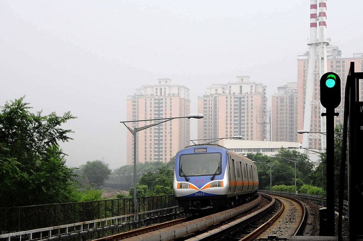 开通运营19号线一期,建成16号线南段,新机场线北延等城市轨道交通