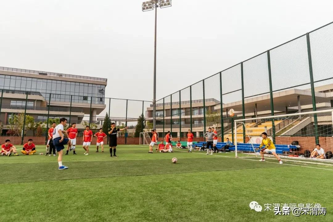 农行渭南西安分行足球友谊赛精彩画面赏识集拍照体育运动中精彩瞬间的几个技巧(图58) 农行渭南西安分行足球友谊赛精彩<img title=