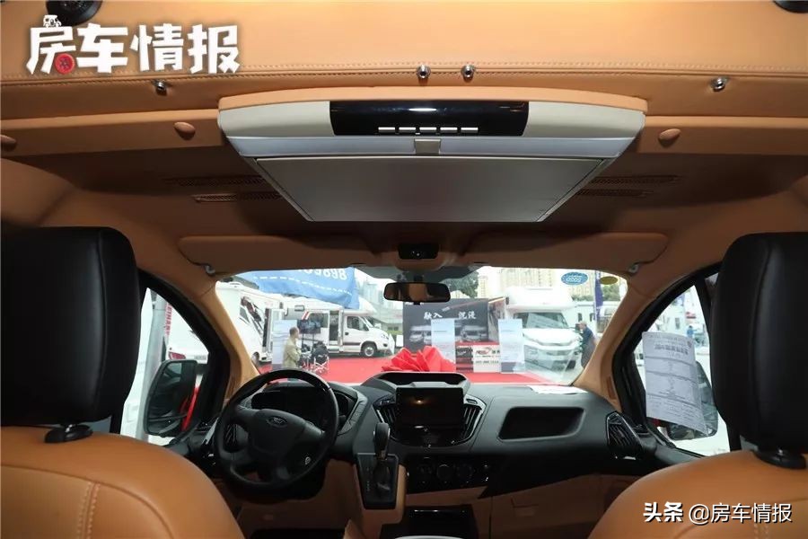 能坐6人的福特商务房车，30多万配航空座椅，内部可变床能住3口人