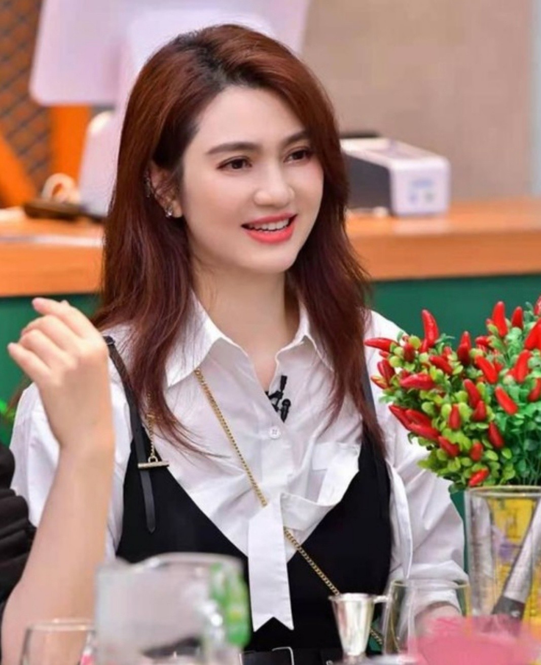 感情稳定！洪欣张丹峰罕同框带女儿出游，7岁女儿身高达妈妈肩膀