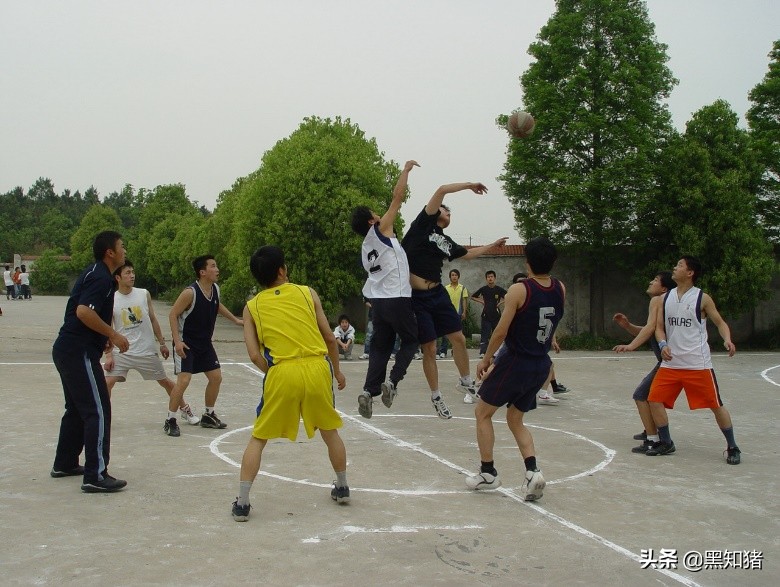 铜陵在线篮球队发展初期，我们走到一起来，夹缝中求生存