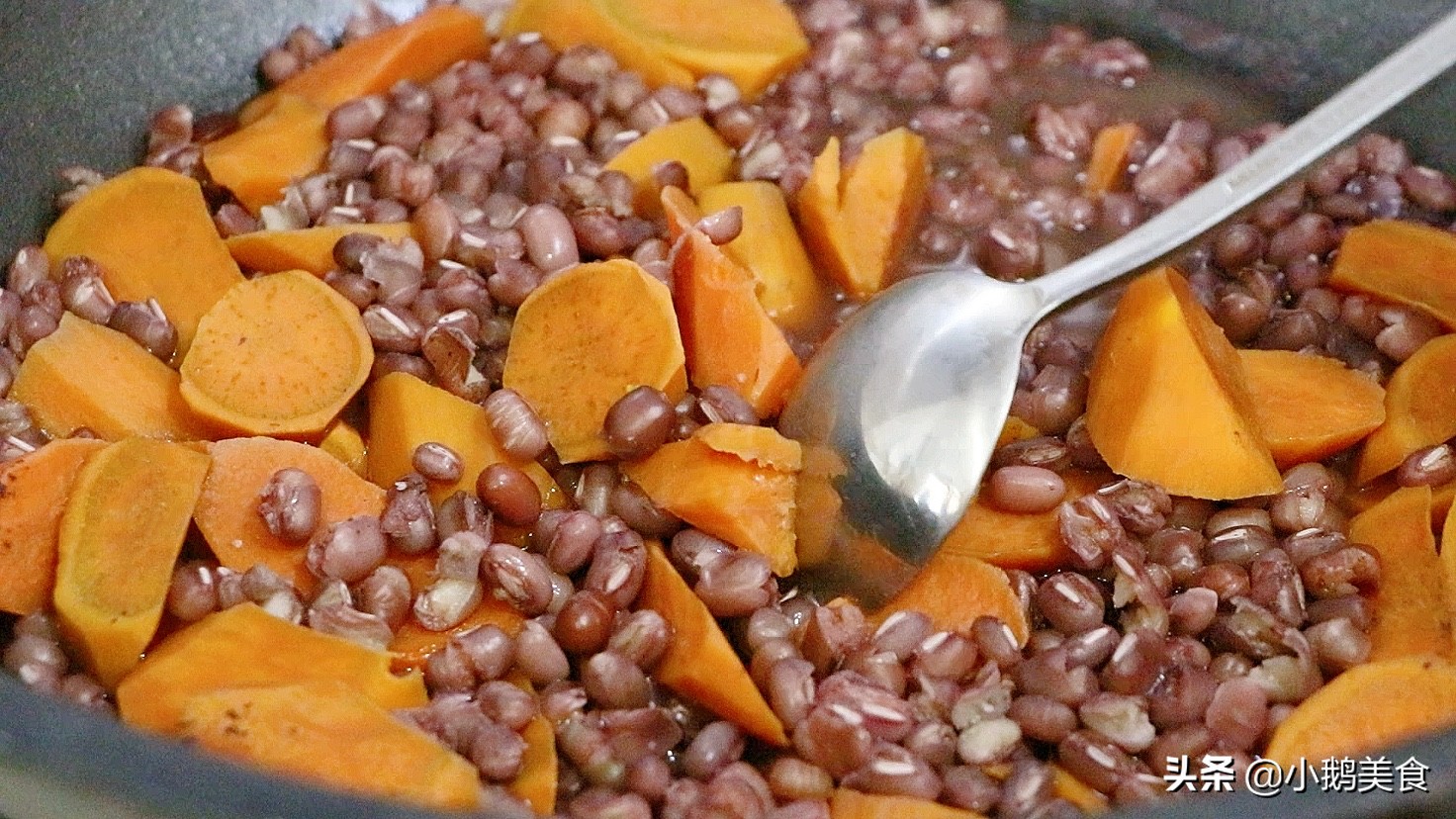 红豆加红薯这样做，实在太好吃了，孩子3天2头点名做，上桌就扫光
