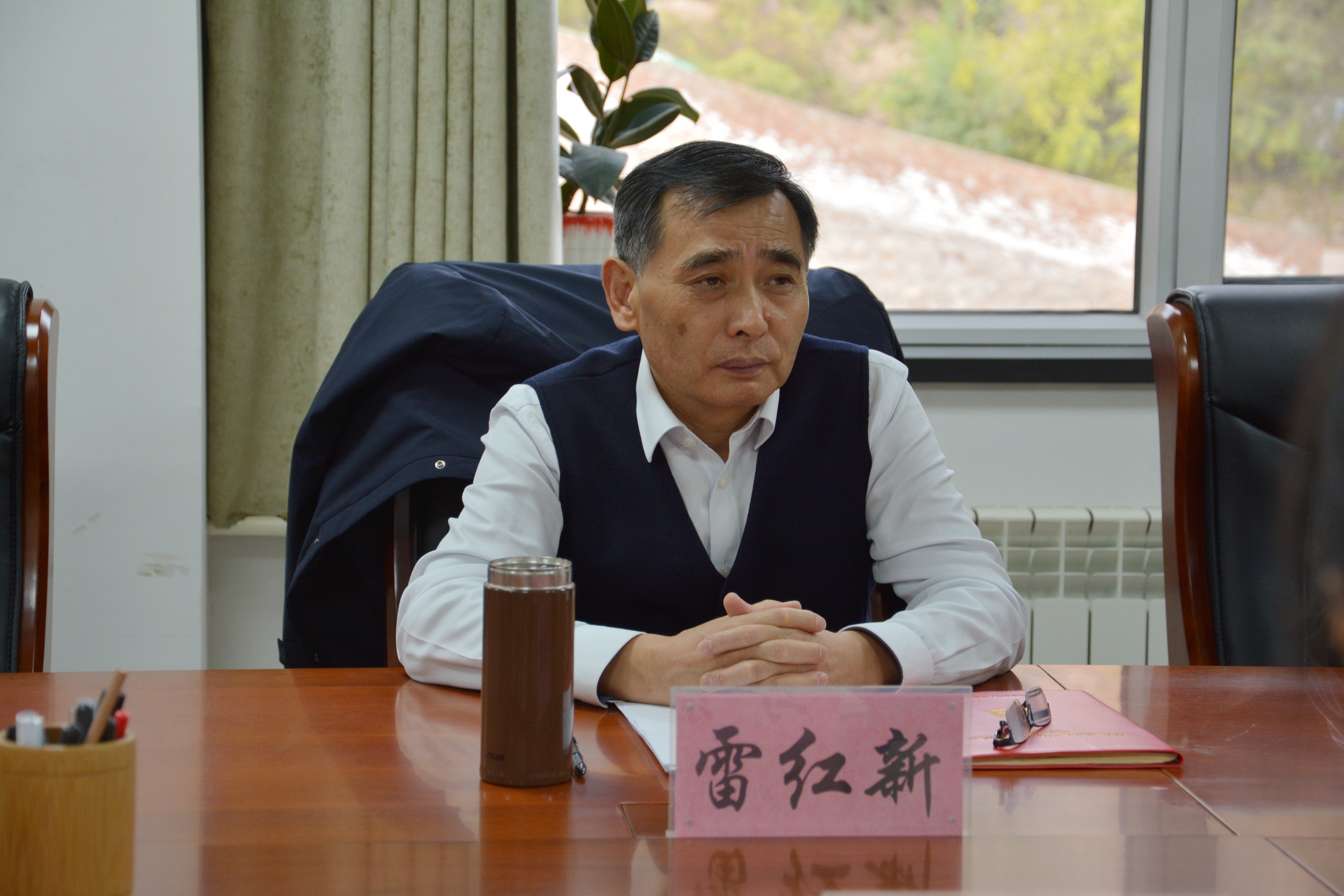 榆林市中院院长雷红新到吴堡法院视察调研
