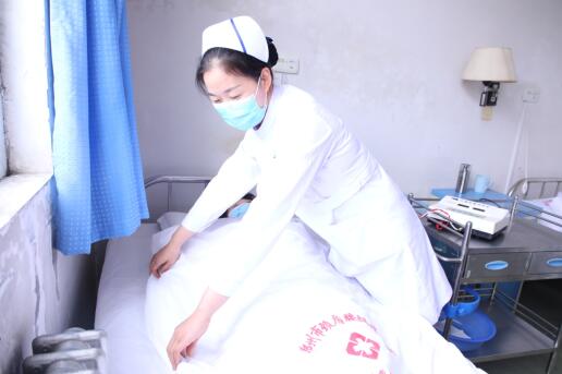 李麗：明德至善白衣美,，業(yè)精傾情為病人