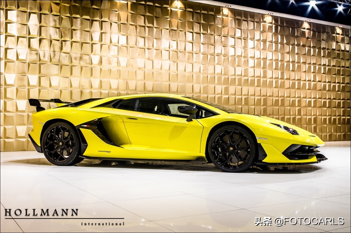实拍</p><p>　　2019款兰博基尼 Aventador SVJ，770匹圈速之王，喜欢吗？