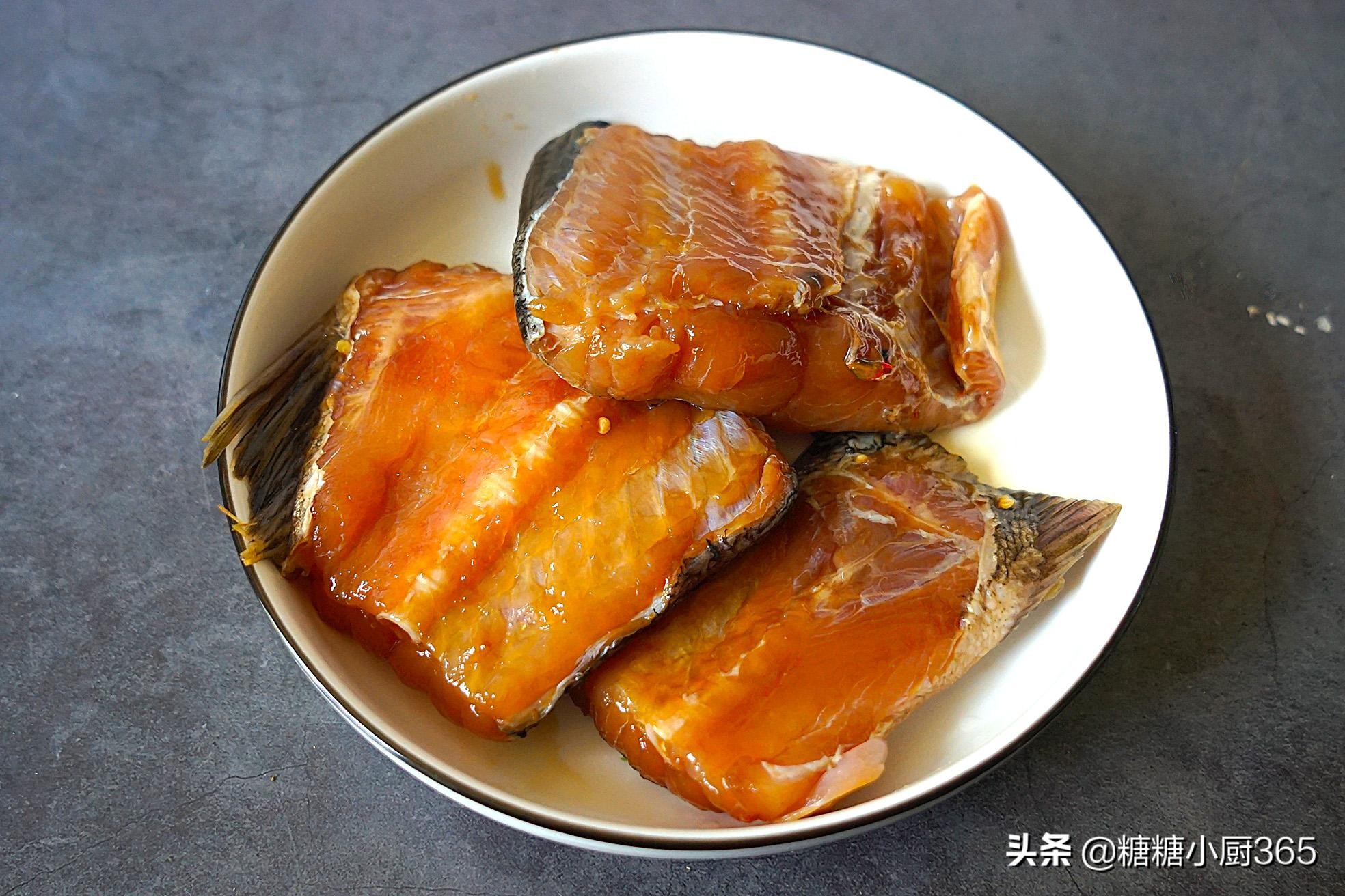 这鱼我从不直接烧，先腌一腌再红烧，比鲜鱼还要下饭，食欲全开