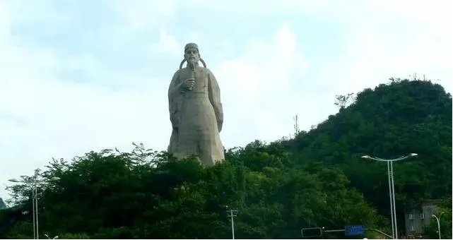 1.7亿建成,1.55亿搬走,湖北斥巨资建造58米关公像被拆除插图2 1.7亿建成,1.55亿搬走,湖北斥巨资建造58米关公像被拆除插图2