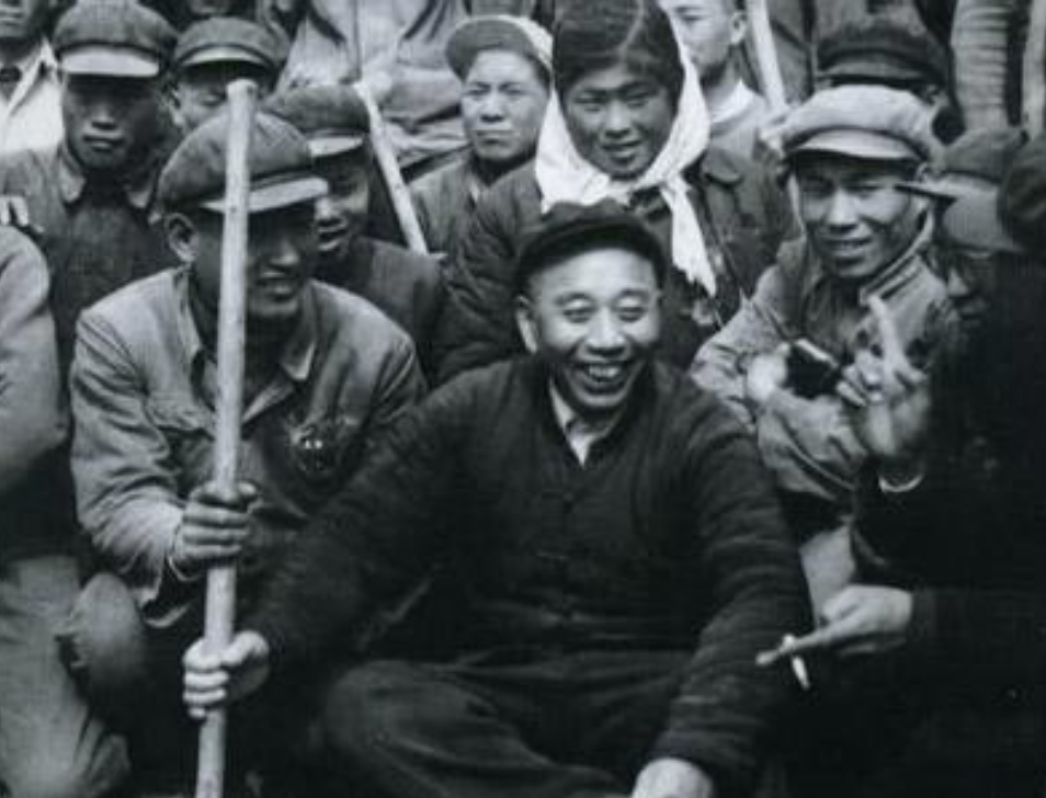 1955年，王震司令被一县长铐住，王震：你没枪毙我，算我王震命大