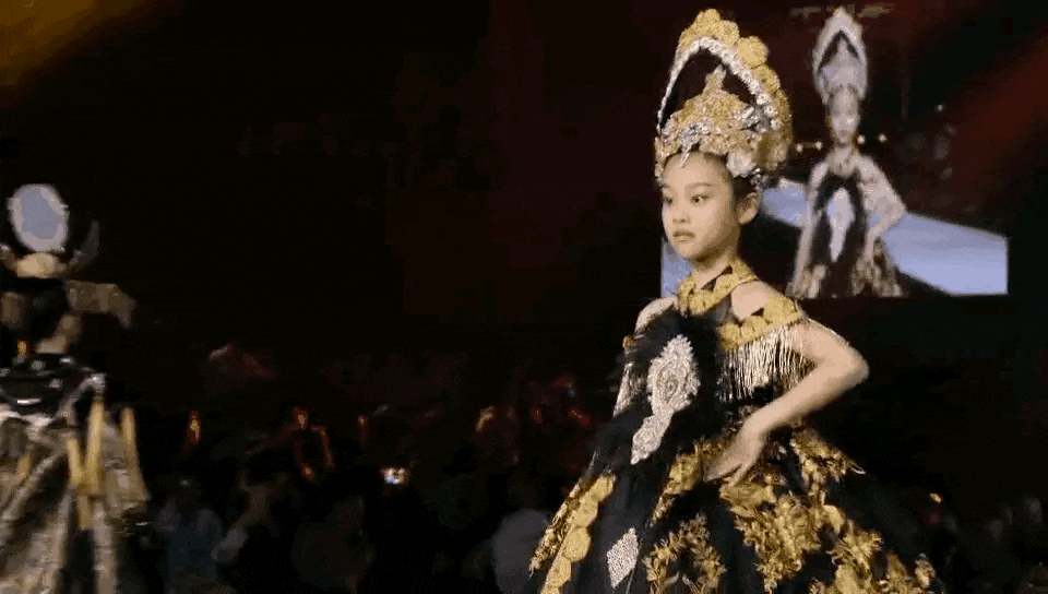 女大十八变！这些基因优秀的星二代，不靠整容照样越长越好看