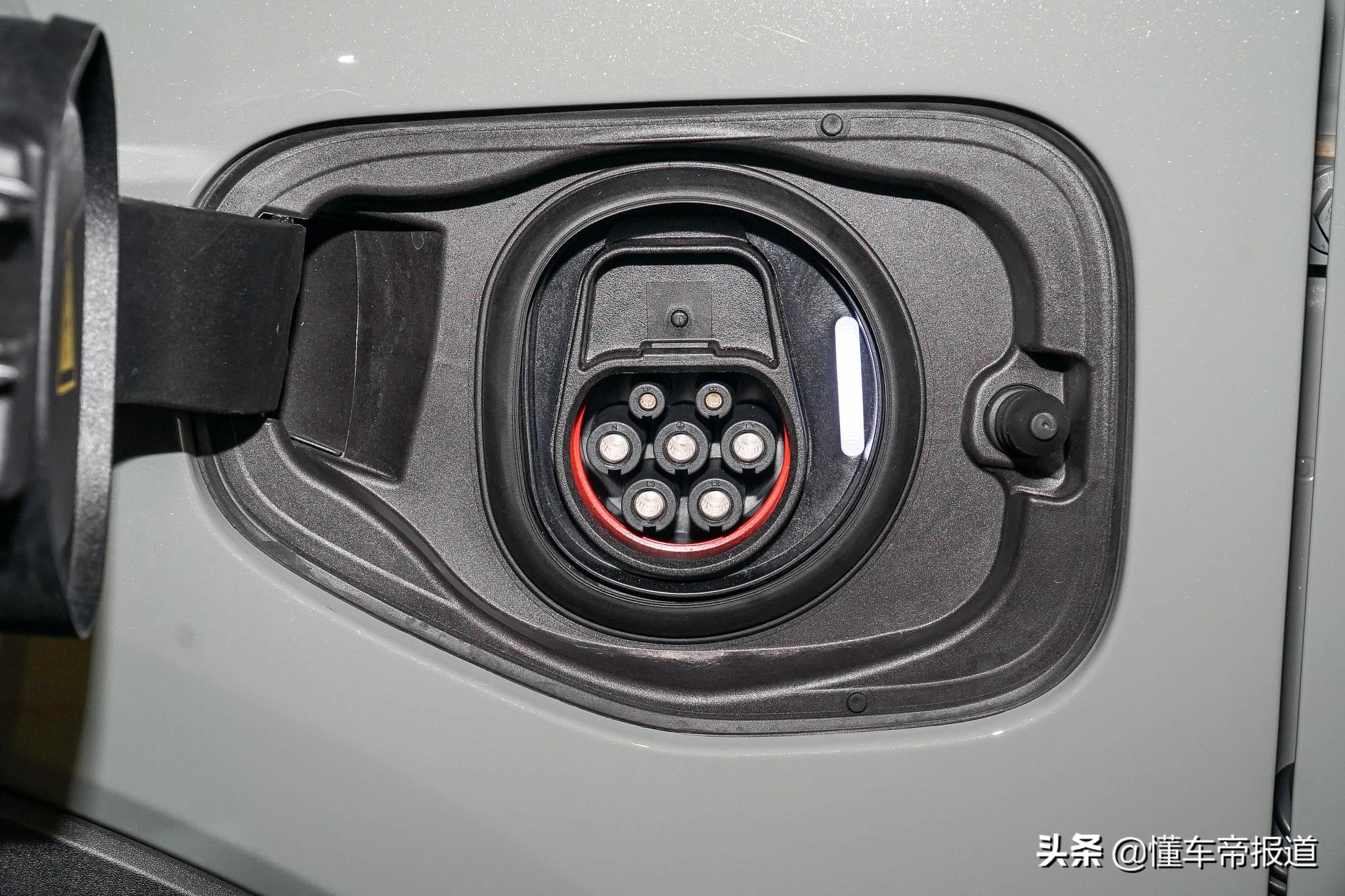 新车 </p><p>　　 沃尔沃XC40 RECHARGE上市，35.7万元