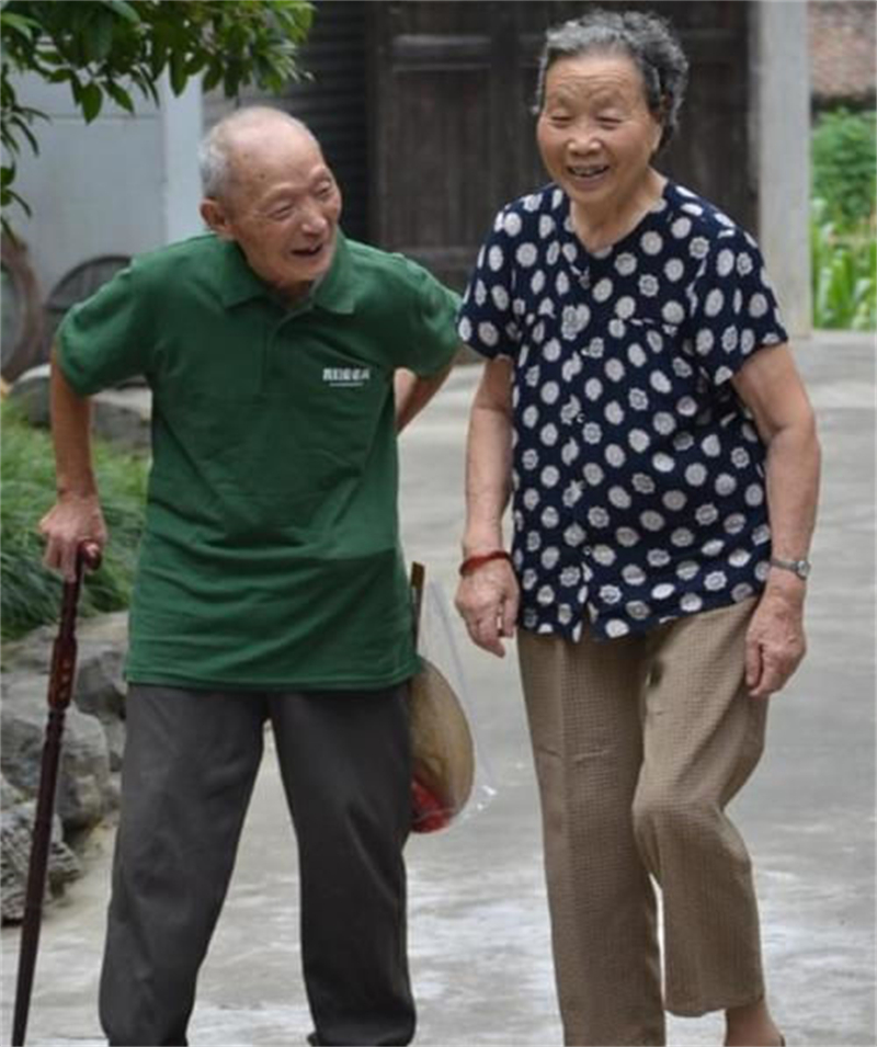 大陆最后3个军统特务，隐姓埋名64年后，在2013年留下一张合影