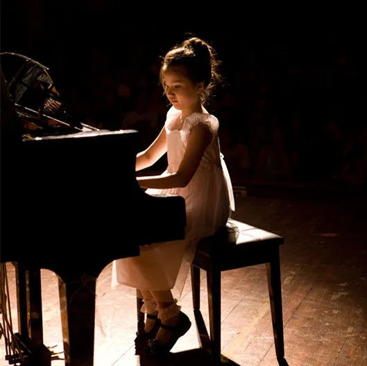 为什么说从小学钢琴的孩子，长大更容易成为精英？钢琴能带来什么