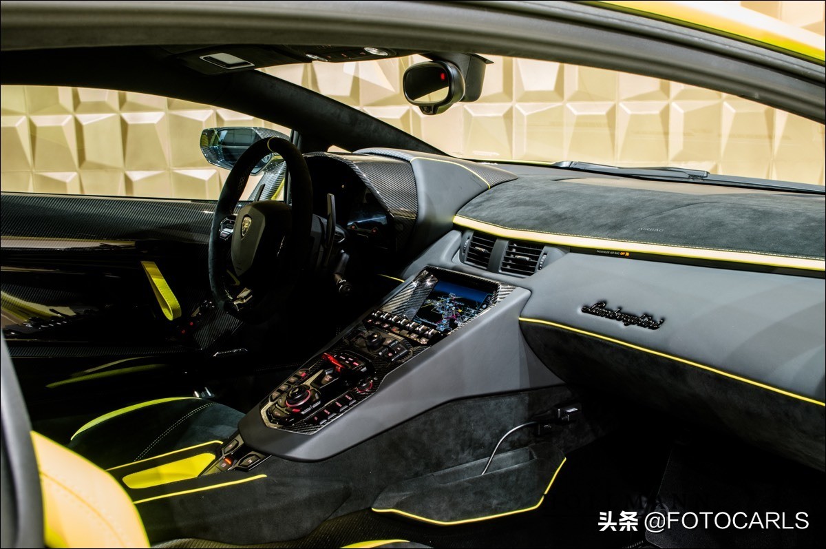 实拍</p><p>　　2019款兰博基尼 Aventador SVJ，770匹圈速之王，喜欢吗？