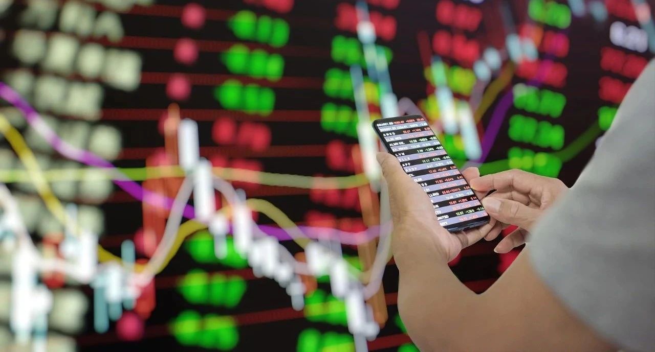 中年男人,正在用炒股干掉"35岁危机"