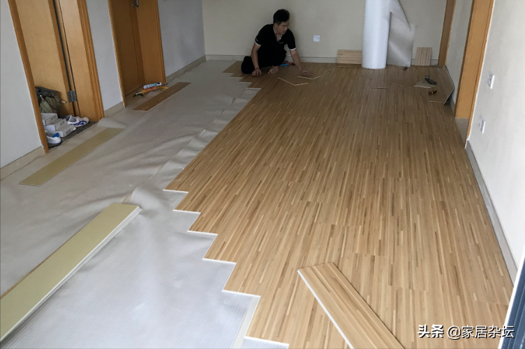 用膩了木地板，可以直接更換spc地板，性能更優(yōu)良，而且不用保養(yǎng)