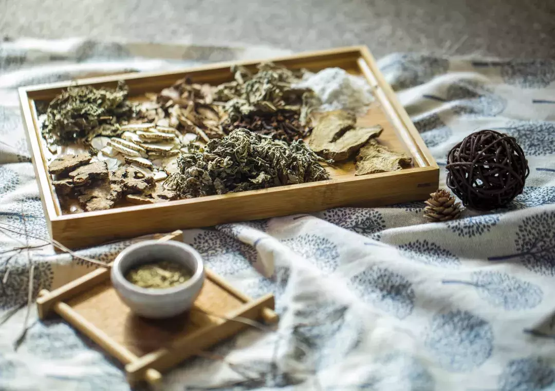 脑袋上了紧箍，被一直念咒：头痛也是病，教你2招缓解