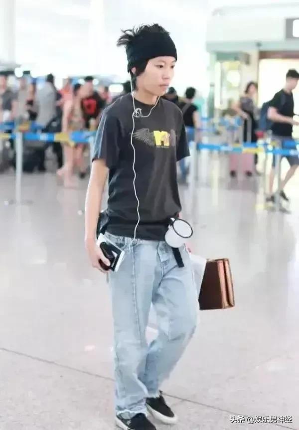 你以为窦靖童只是王菲窦唯的女儿吗，她的人生远比你想象的精彩