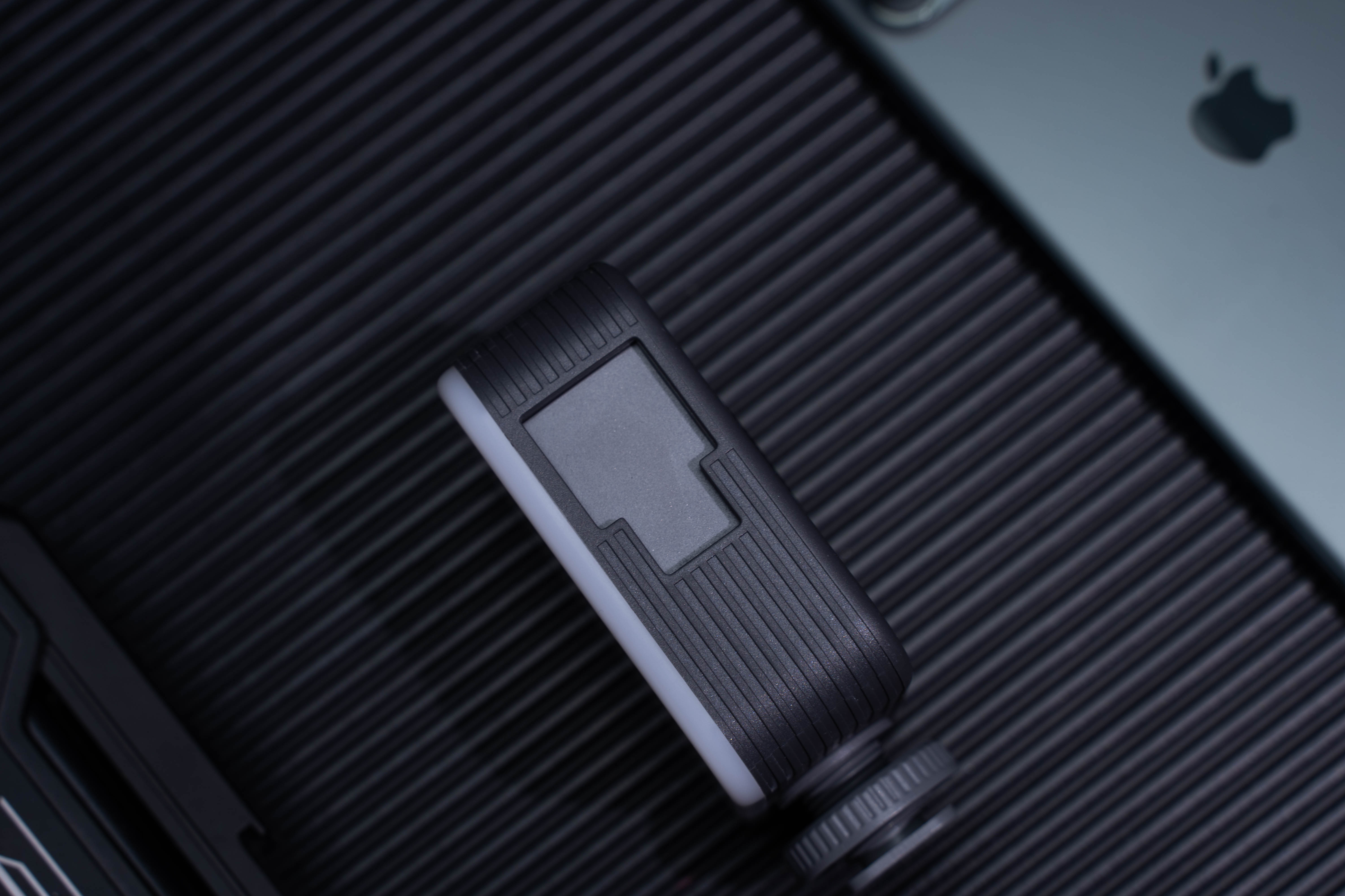 怎么用手机拍出大片？斯莫格手机折叠拓展框为视频创作者助力