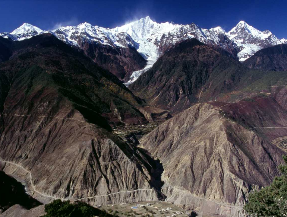 17名登山者神秘失踪，多年后登山日记被发现，里面记录着诡异经过