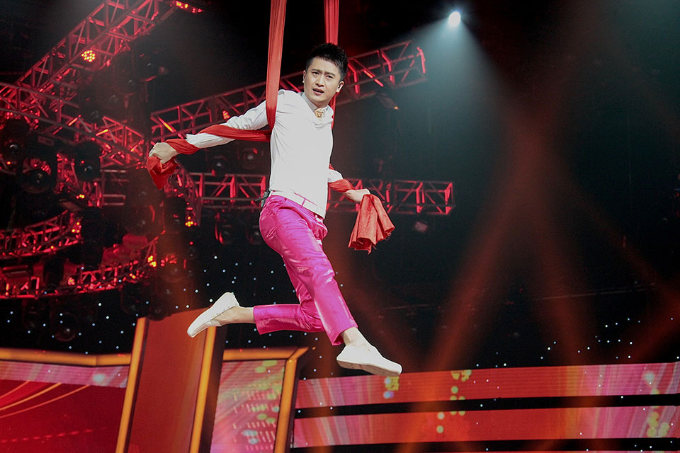 杨帆李思思同框热舞,被赞最帅央视男主持,频晒段子遭疑想当网红