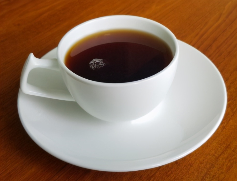 春天要“少酸多甘”，红枣放锅里炒一炒，每天冲一杯，好处多