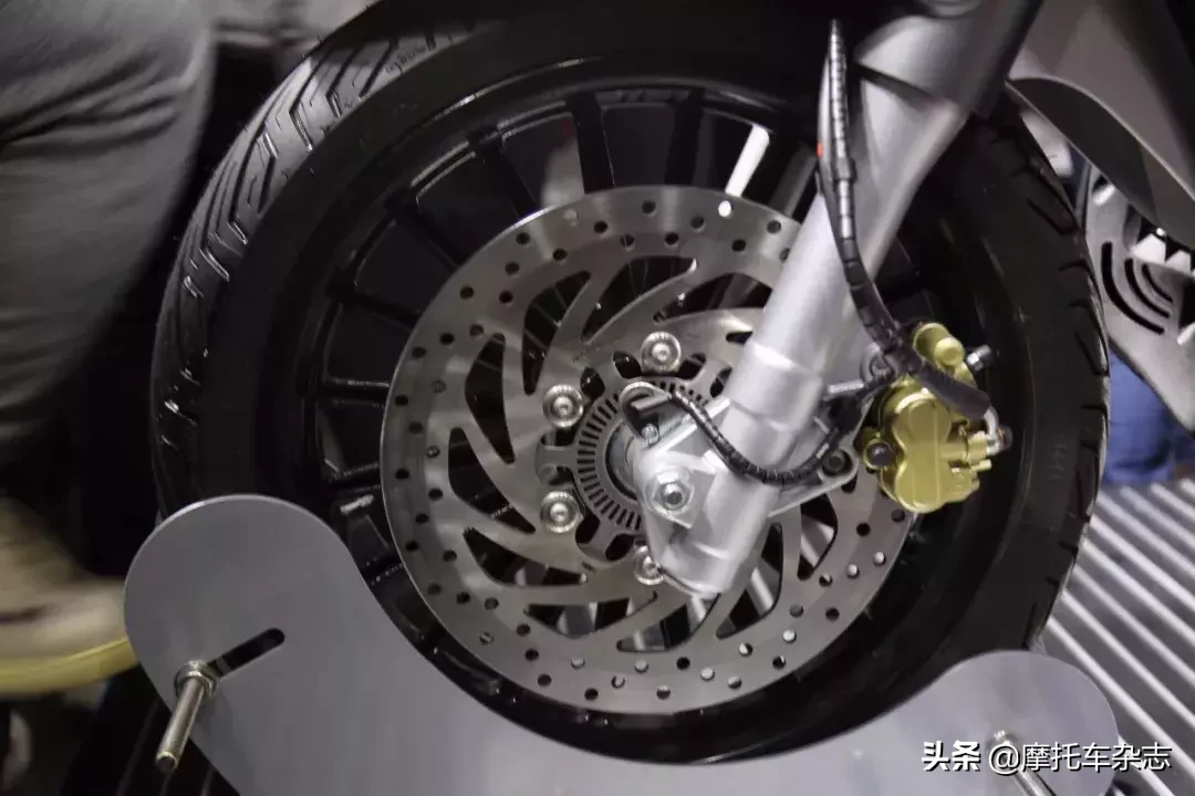 新款Vespa 300售价4.98万起，横置V缸ADV发布！