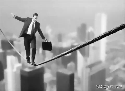 虽然我兼职做自媒体可以月入过万，但还是不建议你做自媒体