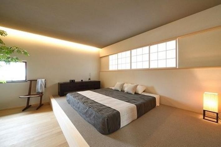 同样是地台床，日本家里的地台放大尺寸，大通铺一地多用睡觉自由