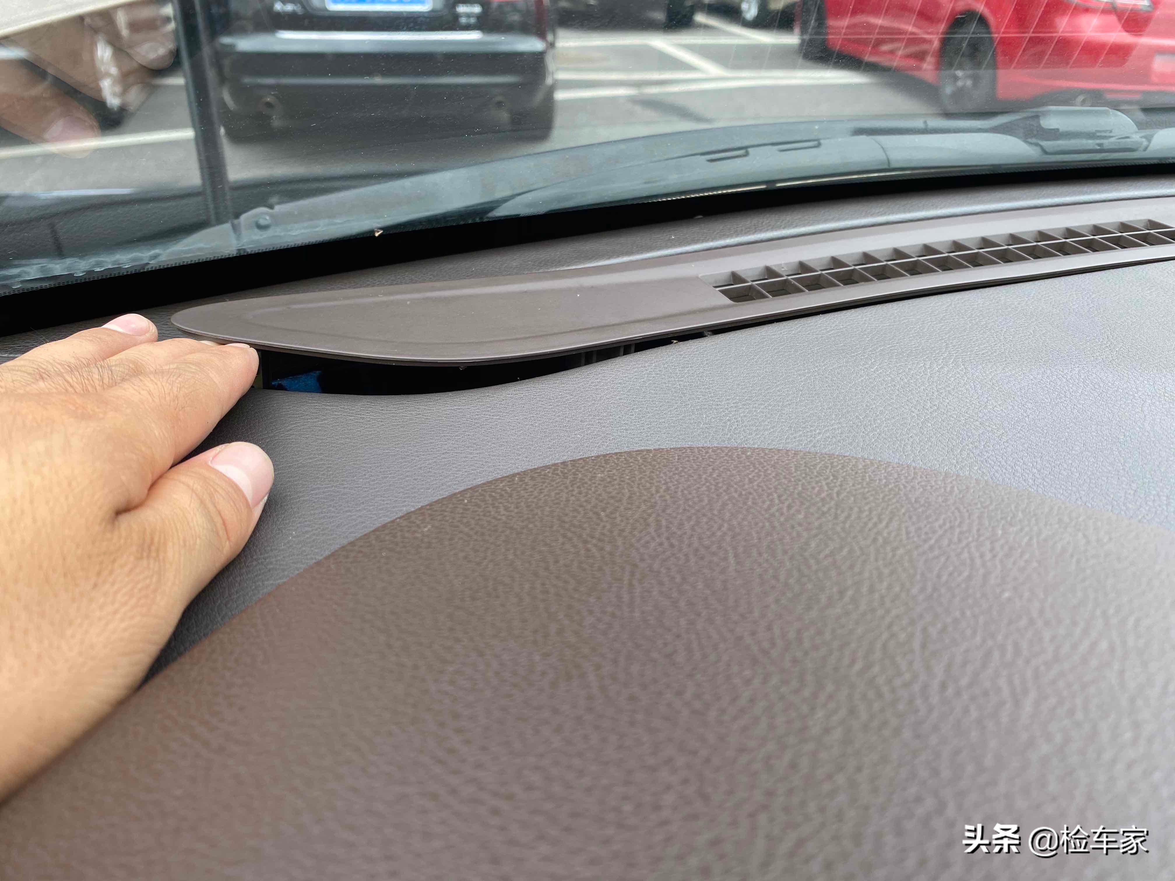 大排量进口SUV，12万买凯迪拉克SRX值不值？网友：白菜价都没人要