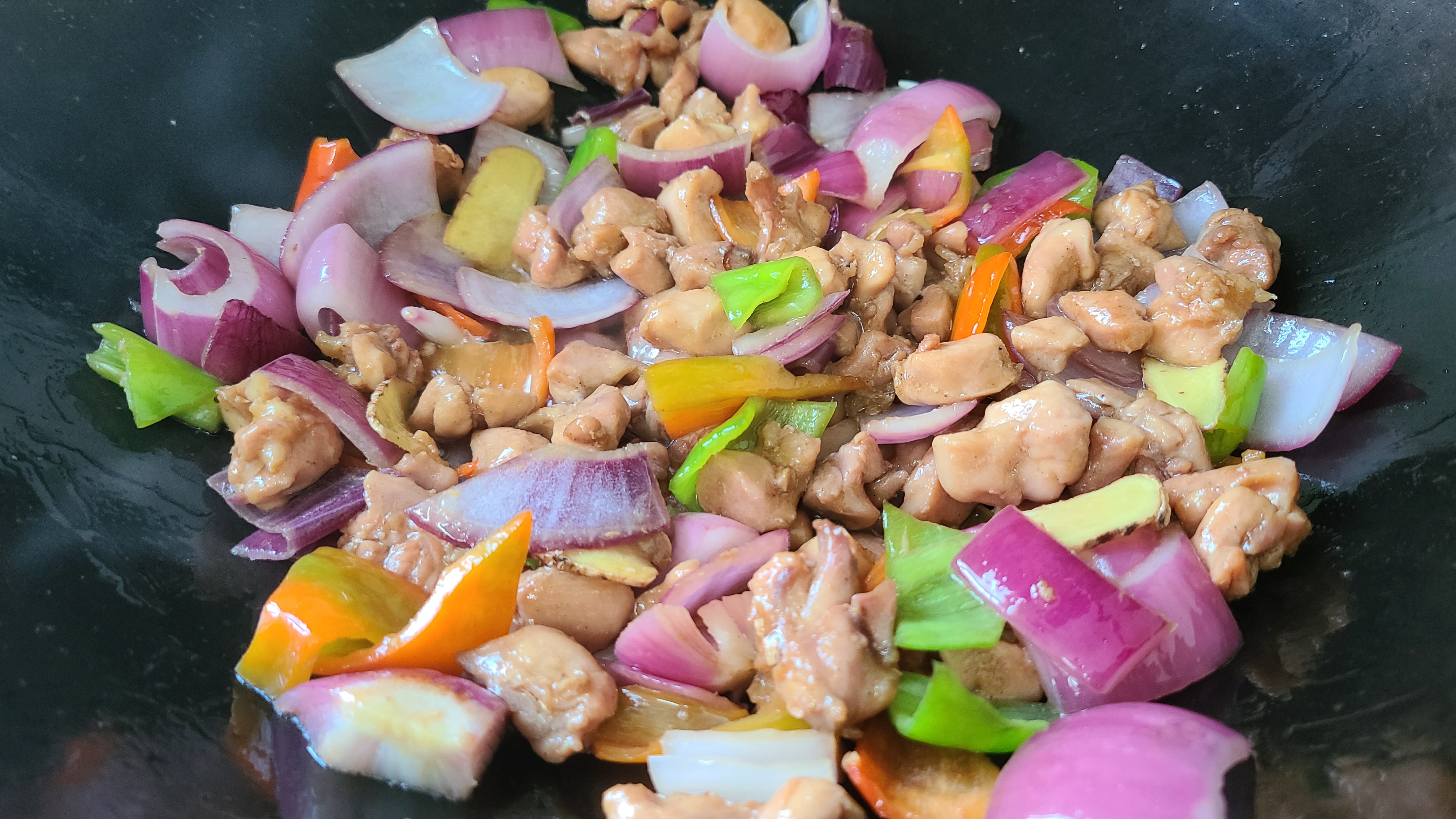 鸡腿别卤着吃，教你一个广东家常吃法，咸香美味，好吃又好看