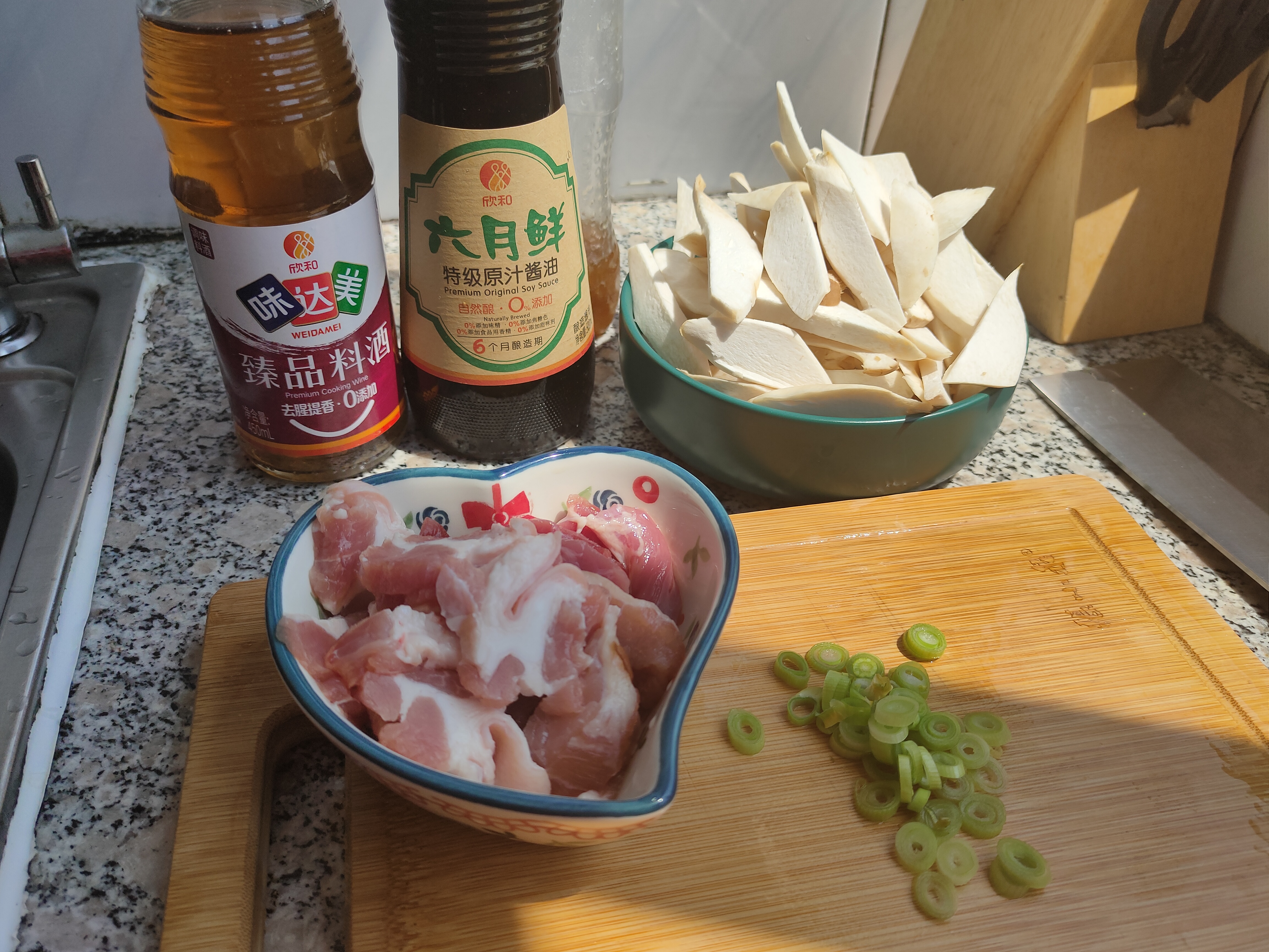 家常鸡腿菇炒肉，营养美味，下饭又解馋，家人都爱吃