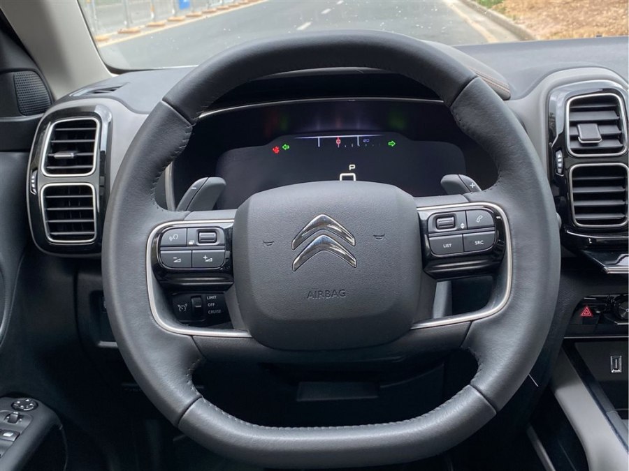 紧凑级SUV"颜王"到底怎样？成都锦和二手车市场这辆雪铁龙C5天逸