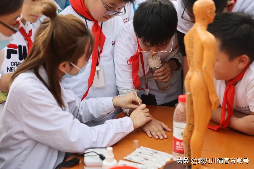 中医药文化进校：科学城一中弘扬传统文化，助力青少年健康成长