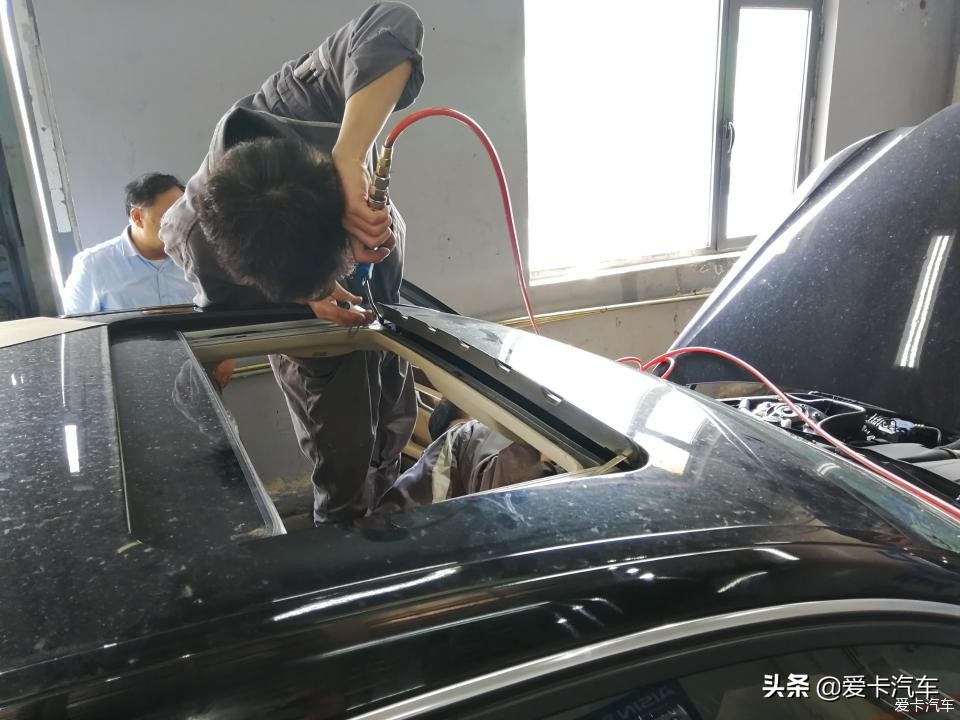 奔驰天窗漏水，夏季到了你的天窗排水系统检查了没？
